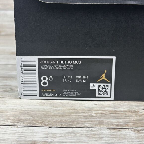 Air Jordan 1 Retro MCS Light Smoke Grey Size 8.5 Baseball Cleats AV5354-012 - Picture 13 of 13